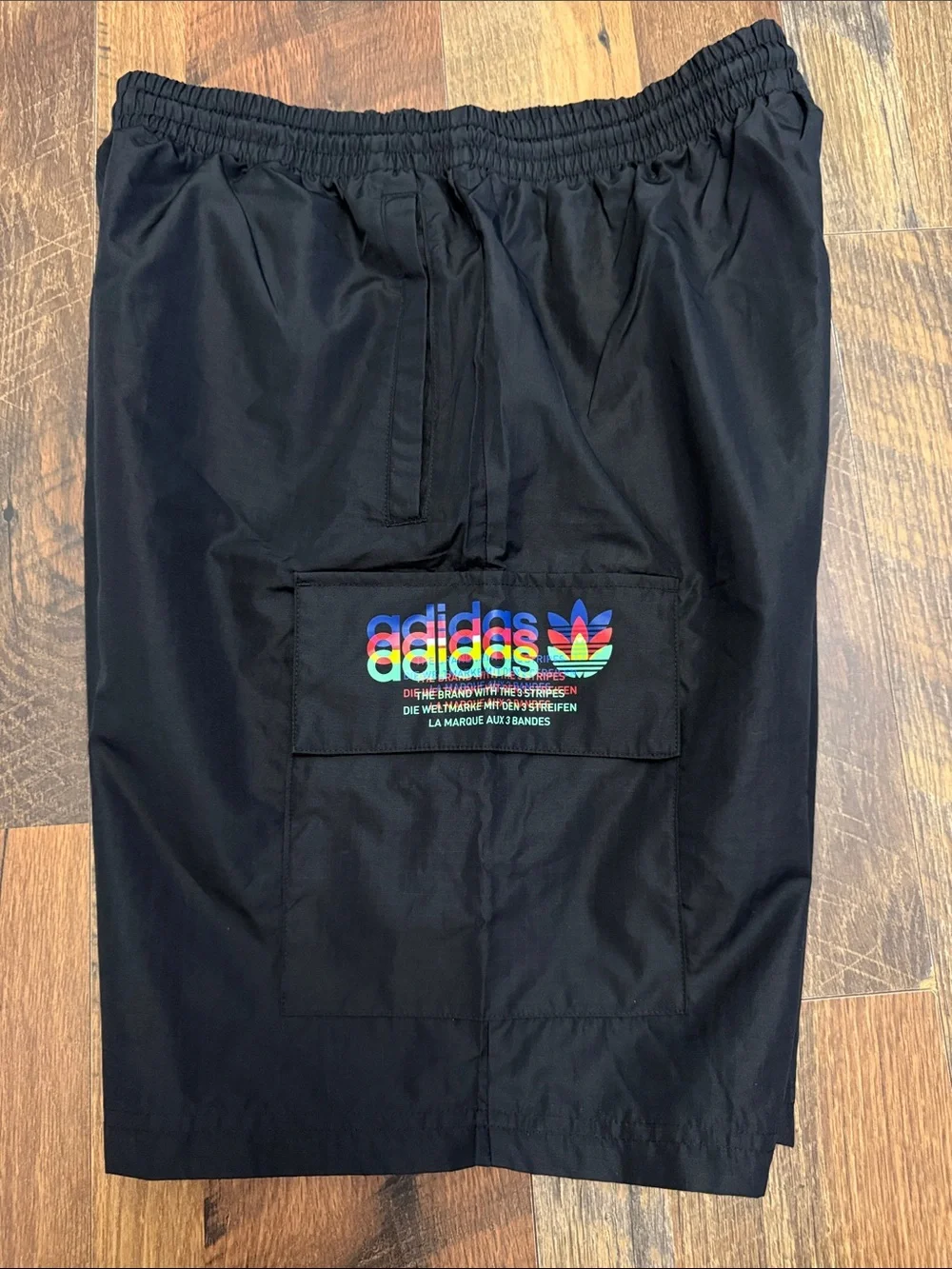 Adidas Originals Cargo Shorts Black Logo Print Men’s Medium HK5156